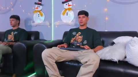 Snapshot of damian23_ chatting on 12.29.24 DAMIAN online show from 12.29.24