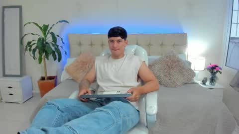 Snapshot of damian23_ chatting on 01.10.25 DAMIAN online show from 01.10.25