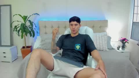Snapshot of damian23_ chatting on 01.11.25 DAMIAN online show from 01.11.25