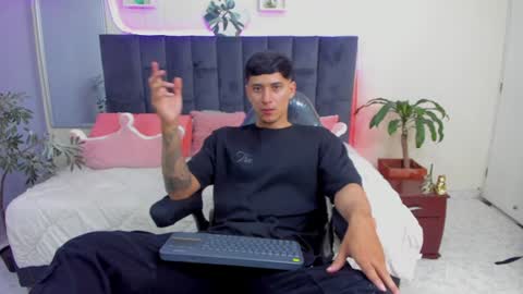 Snapshot of damian23_ chatting on 01.12.25 DAMIAN online show from 01.12.25