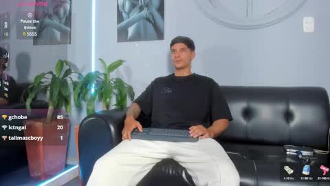 Snapshot of damian23_ chatting on 02.09.25 DAMIAN online show from 02.09.25