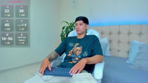 Snapshot of damian23_ chatting on 02.12.25 DAMIAN online show from 02.12.25