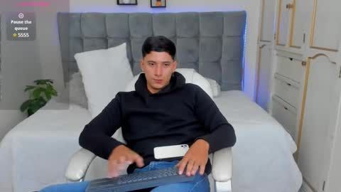 Snapshot of damian23_ chatting on 03.11.25 DAMIAN online show from 03.11.25