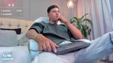 Snapshot of damian23_ chatting on 09.28.25 DAMIAN online show from 09.28.25