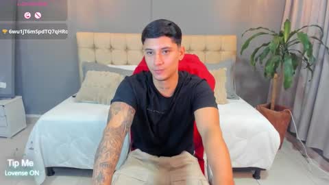 Snapshot of damian23_ chatting on 10.16.25 DAMIAN online show from 10.16.25
