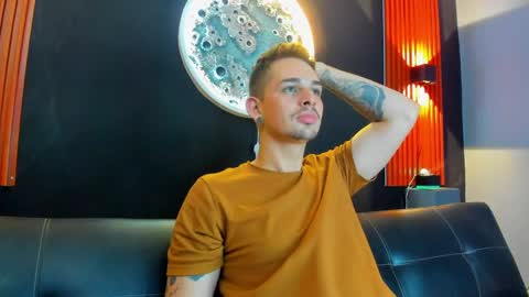 Snapshot of damian__oliver chatting on 01.17.25 Damian Oliver online show from 01.17.25