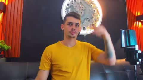 Snapshot of damian__oliver chatting on 03.10.25 Damian Oliver online show from 03.10.25