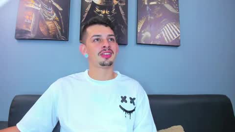 Snapshot of damian__oliver chatting on 10.21.25 Damian Oliver online show from 10.21.25