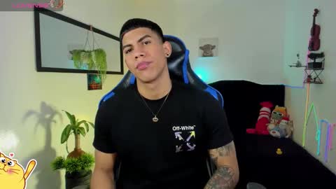 Snapshot of damian_latinxxx chatting on 02.26.26 Damian online show from 02.26.26