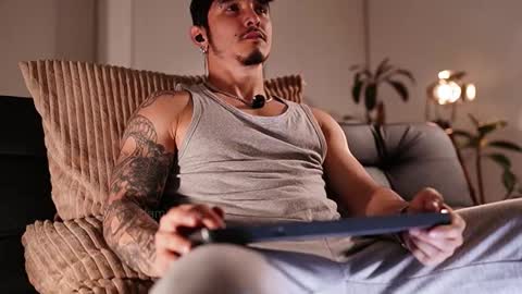 Snapshot of damianow chatting on 02.10.26 insta damn8 -------- online show from 02.10.26