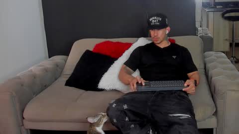 Snapshot of dammianmilleroficial chatting on 02.01.26 INSTAGRAM DAMMIANMILLEROFICIAL online show from 02.01.26