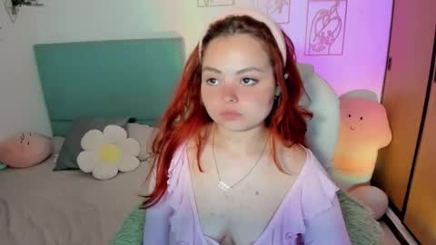 Snapshot of damn_that_booty chatting on 11.11.25 Criss online show from 11.11.25