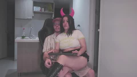 Snapshot of dan_and_daya chatting on 11.08.25 AbyssVoid online show from 11.08.25