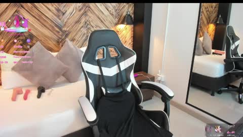 D A N A  online show from 03.30.26