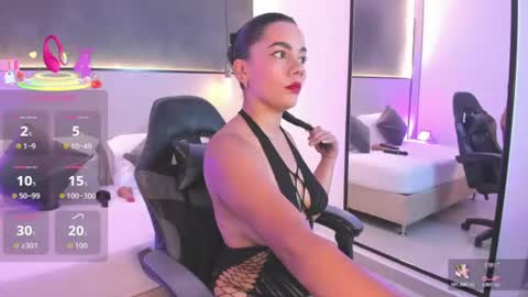 Snapshot of dana_daree chatting on 07.16.26 D A N A online show from 07.16.26
