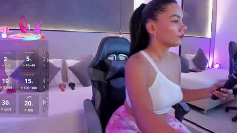 Snapshot of dana_daree chatting on 07.17.26 D A N A online show from 07.17.26