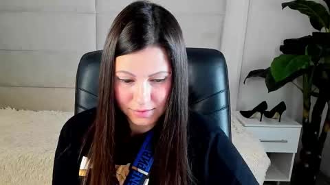 Dana Dom online show from 10.18.25