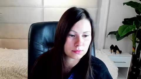 Dana Dom online show from 10.19.25