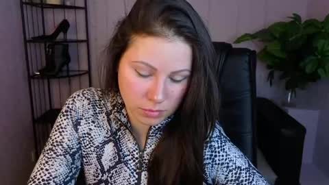 Dana Dom online show from 04.17.26