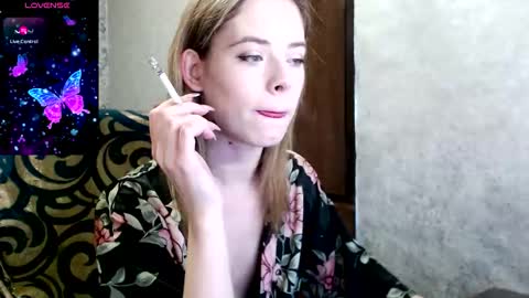 Snapshot of dana_smilex chatting on 11.18.25 Dana SmileX online show from 11.18.25