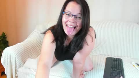 Snapshot of danajhonson chatting on 04.25.26 danajhonson online show from 04.25.26