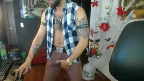 Snapshot of danbury44 chatting on 12.17.25 danbury online show from 12.17.25