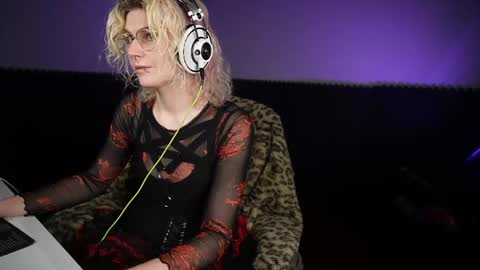 Snapshot of danger_bones chatting on 09.21.25 Danger Bones online show from 09.21.25