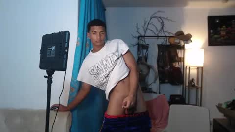 Snapshot of dani_brown19 chatting on 06.15.26 dani_brown19 online show from 06.15.26