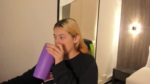 D A N I A online show from 11.19.25