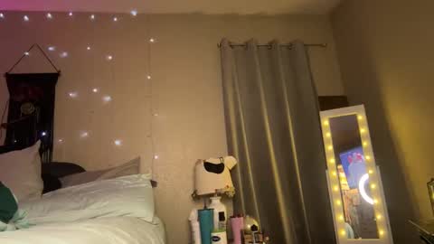 Snapshot of danidragon69 chatting on 01.22.25 Dani Dragon online show from 01.22.25