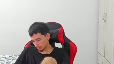 Snapshot of daniel_443 chatting on 11.22.25 DANIEL online show from 11.22.25