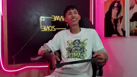 Snapshot of daniel_deluc77 chatting on 12.18.25 daniel_deluc77 online show from 12.18.25