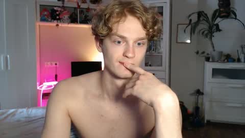 Snapshot of daniel_yumm chatting on 05.25.26 Daniel online show from 05.25.26