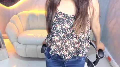 Live 1430- 2100 COLOMBIAN HOUR online show from 04.18.26