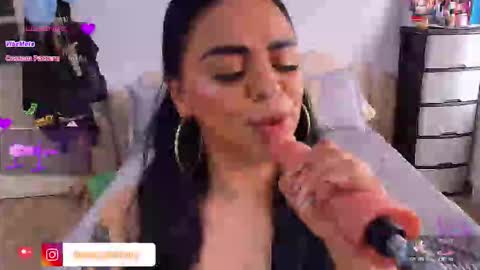 Snapshot of danielacortes03 chatting on 02.11.26 I think I will close this page please leave me a message if you want to know about me online show from 02.11.26