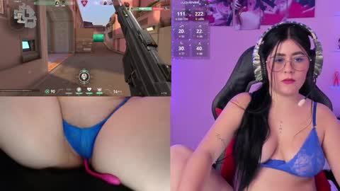 Snapshot of danielamendez__ chatting on 12.18.24 Dani online show from 12.18.24