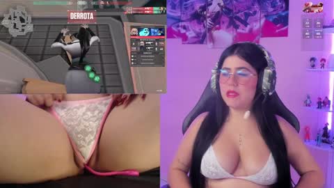Snapshot of danielamendez__ chatting on 12.27.24 Dani online show from 12.27.24