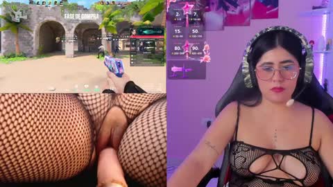 Snapshot of danielamendez__ chatting on 12.28.24 Dani online show from 12.28.24