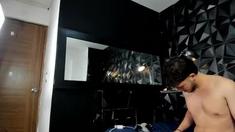 Snapshot of danielclarton chatting on 01.05.25 DANIEL online show from 01.05.25
