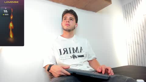 Snapshot of danielclarton chatting on 01.13.25 DANIEL online show from 01.13.25