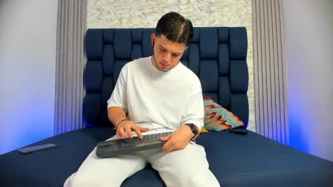 Snapshot of danielclarton chatting on 01.22.25 DANIEL online show from 01.22.25