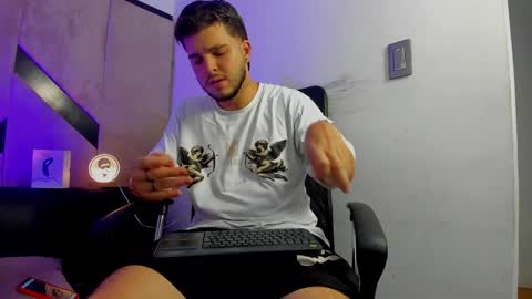 Snapshot of danielclarton chatting on 09.19.25 DANIEL online show from 09.19.25
