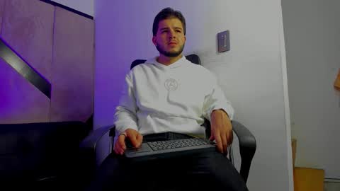 Snapshot of danielclarton chatting on 10.21.25 DANIEL online show from 10.21.25