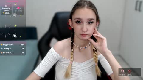 Snapshot of daniella_martin chatting on 01.06.25 Daniella Martin online show from 01.06.25
