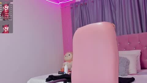 Snapshot of danielle_april chatting on 09.12.25 Danielle online show from 09.12.25