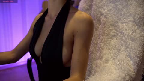 Snapshot of danielle_thomas chatting on 12.28.24 Danielle online show from 12.28.24