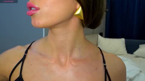 Snapshot of danielle_thomas chatting on 11.30.25 Danielle online show from 11.30.25