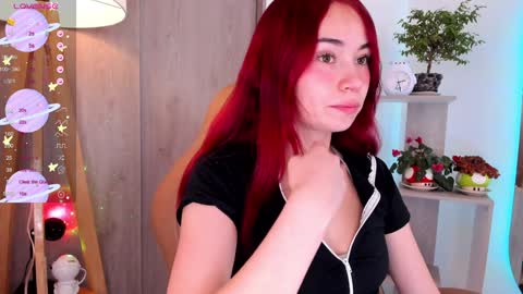 Snapshot of daniellerose_ chatting on 12.17.24 Danielle Rose online show from 12.17.24