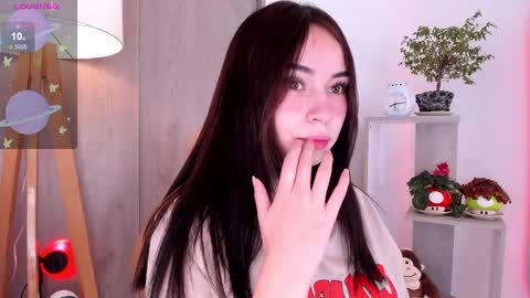 Snapshot of daniellerose_ chatting on 02.18.25 Danielle Rose online show from 02.18.25