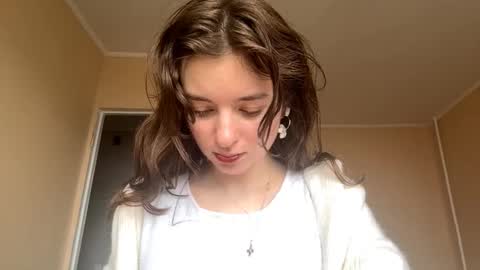 Snapshot of daniellevaulet chatting on 11.06.25 Mia online show from 11.06.25